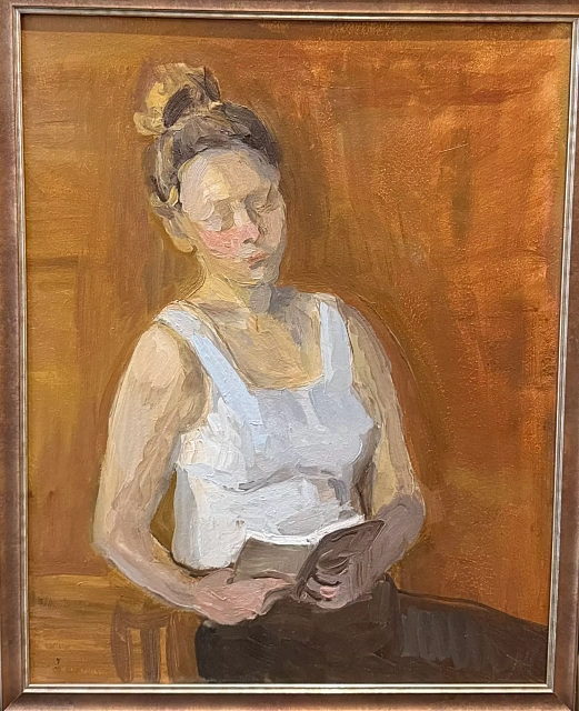 Девушка за книгой
